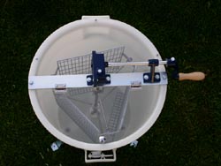 Three-frame honey extractor